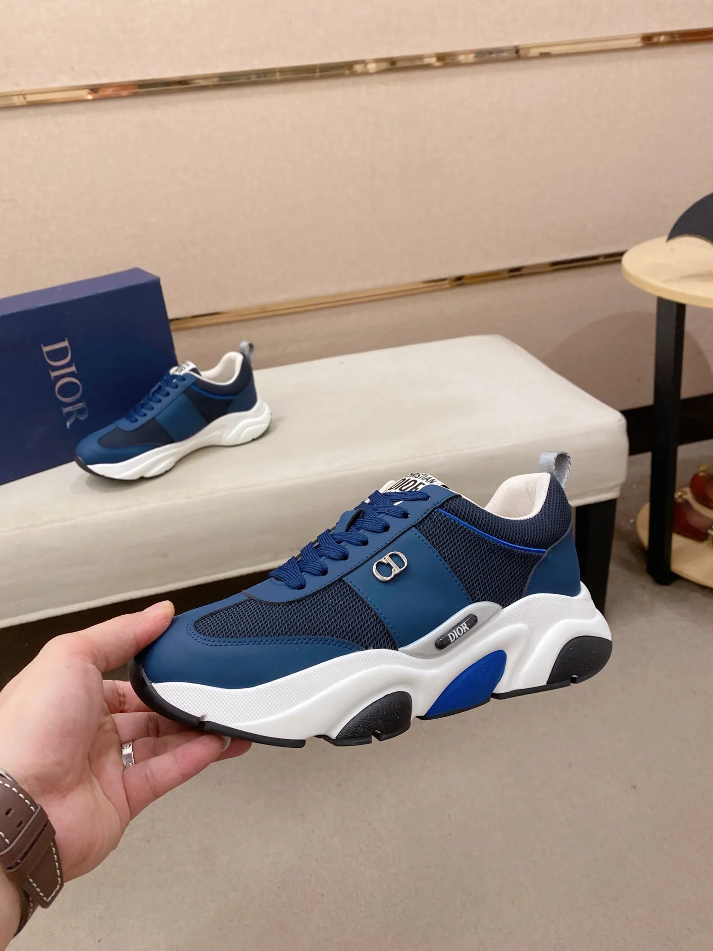Men's shoes💰 462💰🇮🇹🇮🇹Dior d The new model is on sale at the same time at the counter. The upper 🇮🇹 is imported Italian first-layer cowhide, and the lining is fully imported sheepskin 💪💪. It is a complete 1⃣️ to 1⃣️ replica 🇮🇹💪💪, ⚠ Sole: The original sole is specially provided by the original factory. The exclusive movable molded sole is super comfortable. ⚠Original factory single goods, 🔍🔍high quality, you can enter and leave the counter at will, welcome to compare⚠. Code number: 38-44. Can be customized 45-46.